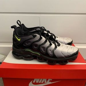 Vapormax Plus in the Black/Volt colorway